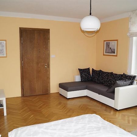 Apartman U Stadionu Broumov Luaran gambar