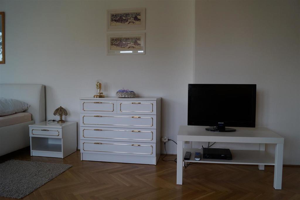 Apartman U Stadionu Broumov Luaran gambar